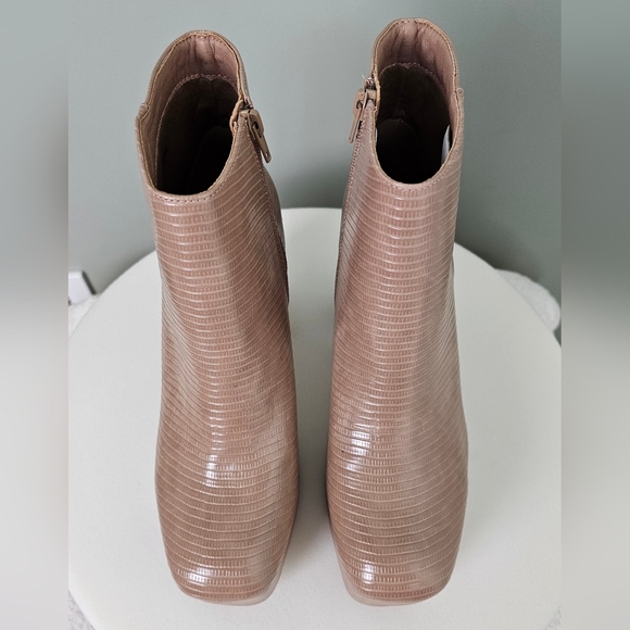 Chinese Laundry Women's Beige Parkside Reptile Platform Bootie size 9 - Picture 6 of 14